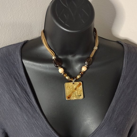 Laura & Ashley Square Pendant And Plastic Bead Necklace 16 To 18.5 Inches - Picture 1 of 12